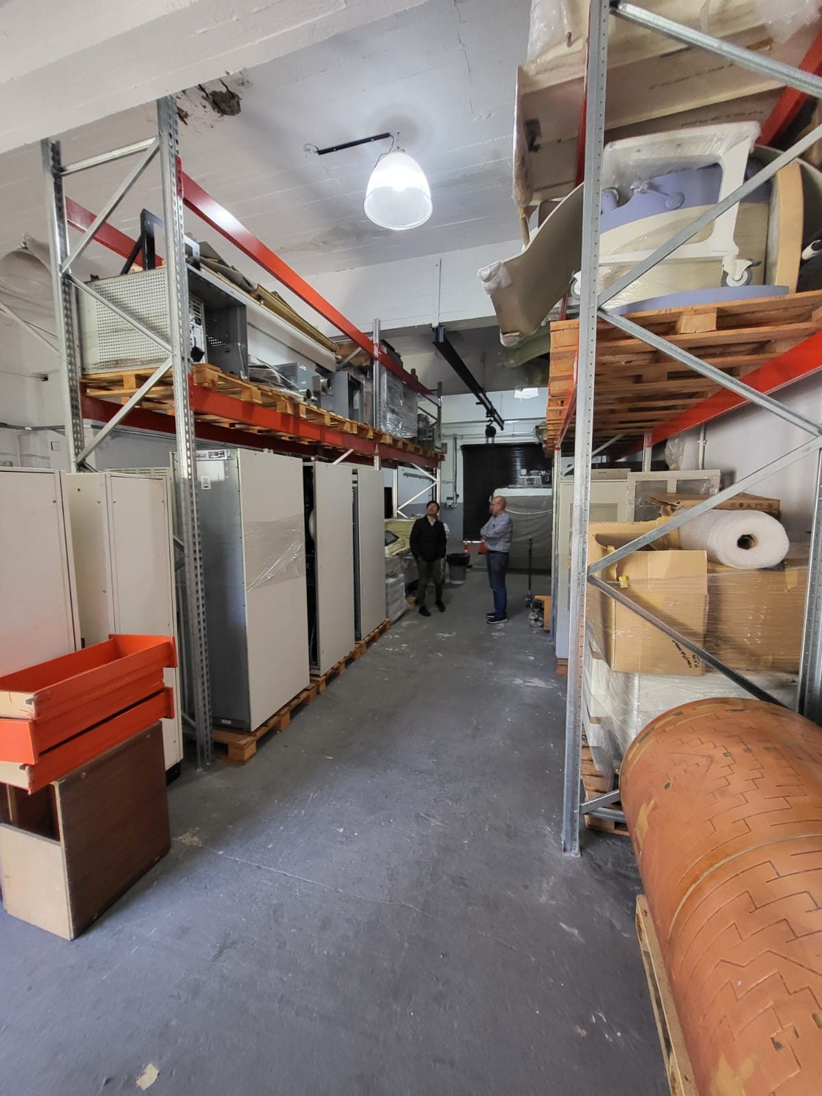 Interior del depósito de repuestos de Nexolibre
